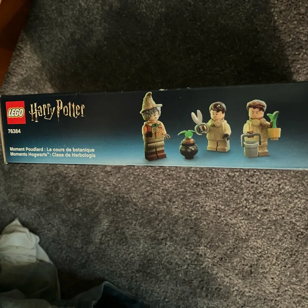 Lego 76834 Herbology Class - Picture 2 of 5